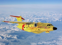 Wojskowy Embraer KC-390 w locie