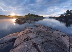 Jezioro Ładoga, Wysepki, Drzewa, Wschód słońca, Karelia, Rosja