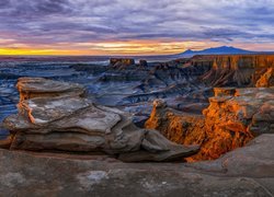 Wschód słońca, Góry, Skały, Chmury, Hanksville, Utah, Stany Zjednoczone