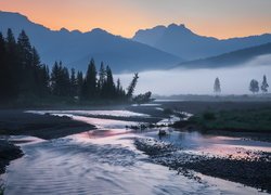 Wschód słońca w Parku Narodowym Yellowstone