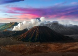 Wulkany Batok i Bromo w Indonezji