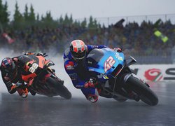 Wyścig motocykli na torze w grze MotoGP 21