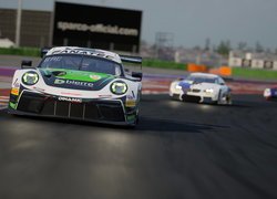 Wyścig na torze w grze Assetto Corsa Competizione