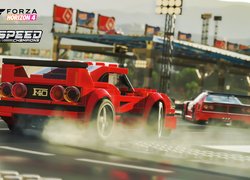 Wyścig na torze z gry Forza Horizon 4 Lego Speed Champions