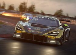 Wyścig samochodów sportowych w grze Assetto Corsa Competizione