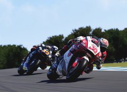 Wyścigi motocyklów na torze w grze MotoGP 22