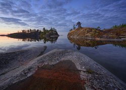 Jezioro Ładoga, Wysepki, Drzewa, Karelia, Rosja, Świt