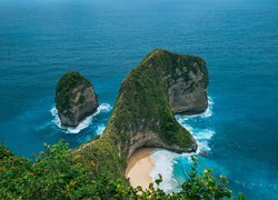 Skały, Klif, Plaża Kelingking Beach, Morze, Roślinność, Nusa Penida, Indonezja