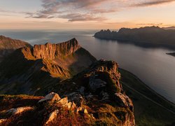 Norwegia, Wyspa Senja, Morze Norweskie, Góry, Skały