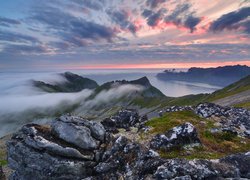 Zachód słońca, Morze, Skały, Góry, Mgła, Wyspa Senja, Norwegia