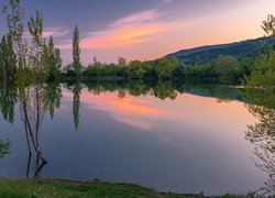 Wzgórza nad jeziorem