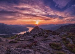 Wzgórze Ben Aan na tle jeziora Loch Katrine w Szkocji