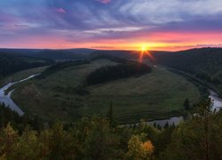 Wzgórze w zakolu rzeki