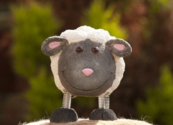 Zabawna owieczka na sprężynach