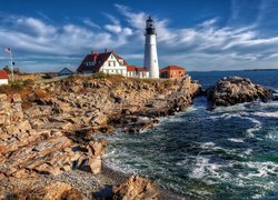 Latarnia morska Portland Head Light, Zatoka Casco, Cape Elizabeth, Stan Maine, Stany Zjednoczone, Morze, Skały