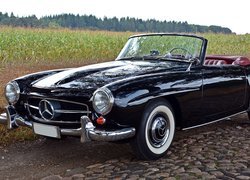 Zabytkowy Mercedes-Benz 190 SL