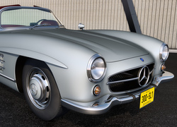 Zabytkowy samochód Mercedes Benz 300SL