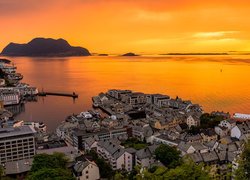 Norwegia, Region More og Romsdal, Alesund, Morze Norweskie, Domy, Wybrzeże, Zachód słońca
