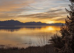 Zachód słońca nad jeziorem Chiemsee