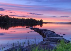 Jezioro, Indian Pond Lake, Kamienie, Zachód słońca, Drzewa, Odbicie, Forks, Stan Maine, Stany Zjednoczone