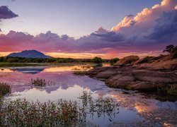 Zachód słońca nad jeziorem Willow Lake w Prescott