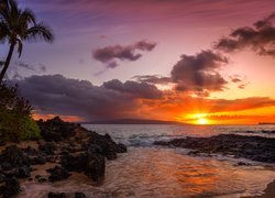 Zachód słońca nad morzem na wyspie Maui