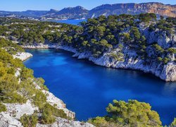 Drzewa, Góry, Skały, Zatoka, Calanque de Port Miou, Cassis, Francja