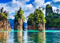Park Narodowy Khao Sok, Skały, Drzewa, Jezioro, Łódki, Ratchaprapha Prowincja Surat Thani, Tajlandia