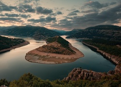 Zakola rzeki Ardy w bułgarskiej części Rodopów