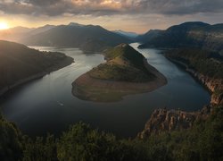 Rzeka Arda, Bułgaria, Zakole, Meander, Góry Rodopy, Skały, Słońce