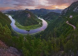 Zakole rzeki Crnojevica w Czarnogórze