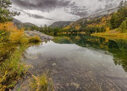 Góry Skaliste, Jesień, Drzewa, Jezioro, Officers Gulch Pond, Kolorado, Stany Zjednoczone