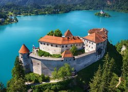 Zamek Bled na wzgórzu nad Jeziorem Bled