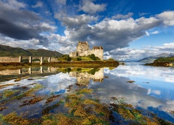 Zamek Eilean Donan Castle nad jeziorem Loch Duich