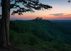 Zamek Esslingen na wzgórzu