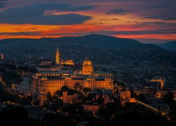 Zamek Królewski w Budapeszcie o zachodzie słońca