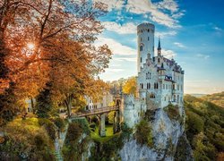 Niemcy, Lichtenstein, Zamek, Lichtenstein Castle, Wzgórze, Skały, Drzewa, Jesień