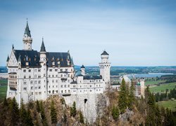 Zamek Neuschwanstein na skale