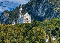 Zamek Neuschwanstein, Bawaria, Niemcy, Skały, Drzewa