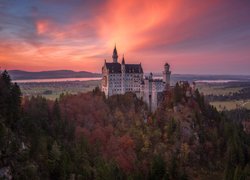 Zamek Neuschwanstein o zachodzie słońca