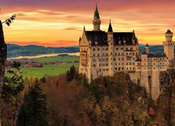 Zamek Neuschwanstein w Schwangau jesienią