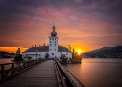 Austria, Salzkammergut, Góry, Alpy, Jezioro, Traunsee, Zamek Ort, Schloss Ort, Most, Drzewa, Wschód Słońca
