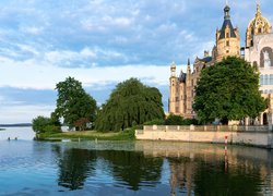 Zamek Schwerin nad jeziorem Schweriner See