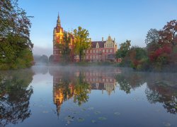 Zamek w Mużakowie, Muskau Castle, Odbicie, Nysa Łużycka, Niemcy, Saksonia