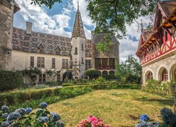 Zamek Rochepot, Dziedziniec, Gmina La Rochepot, Burgundia, Francja