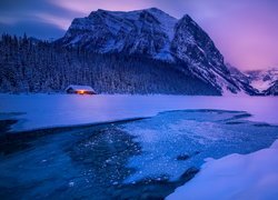 Park Narodowy Banff, Zima, Jezioro Lake Louise, Domek, Lasy, Góry, Alberta, Kanada