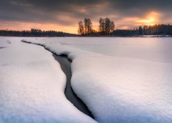 Zaśnieżony strumyk