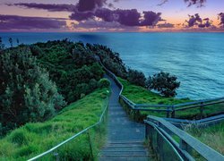 Zejście do morza na przylądku Cape Byron w Australii