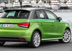 Zielone Audi A1 tyłem