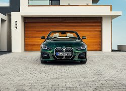 Zielone BMW M4 Kabriolet rocznik 2020